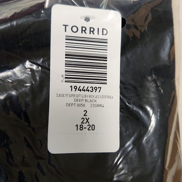 ❤️NWT VINTAGE TORRID TEE - LACE SLEEVE - SUPER SOFT - V NECK HENLEY - PLUS SIZE - Picture 5 of 13